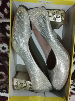 tufli oʻrta pshnali,bir marta kiyilgan sifati alo