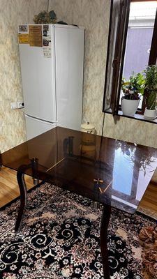 Кухонный уголок со столом