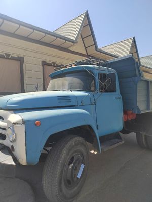 Zil 130 sotladi yili 1976 moshina yaxshi azgina ishi bor