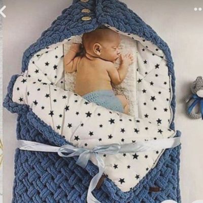 Вязанный кокон для выписки и прогулок