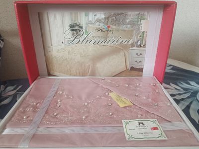 Продаю комплект постельного белья, подарочный, новый. Премиум класса.