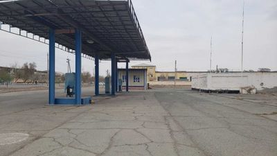 Бензин заправка сотилади