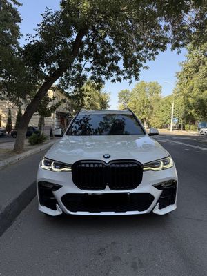 Продам BMW X7 M50i 4.4 л + stage 1
