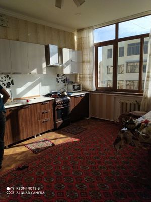 Срочно продается квартира 4 х комнатная динамо 4 этаж