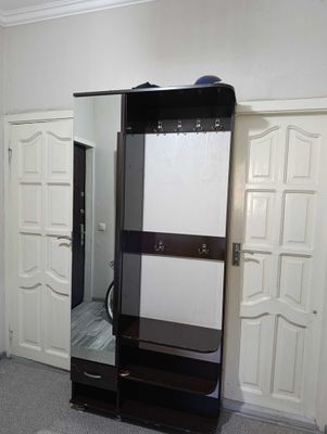 Продается Б/У Шкаф в прихожею