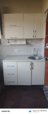 Kuxinni mebel sotiladi