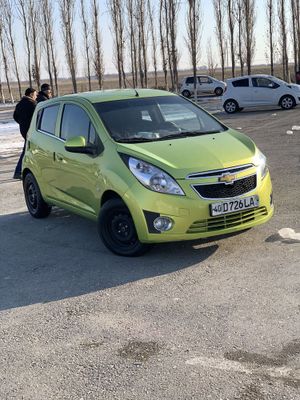 Chevrolet spark.