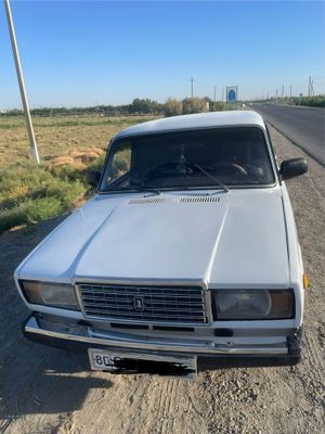 Vaz 2107 sotiladi