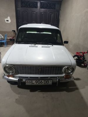 Vaz 2101 sedan oq