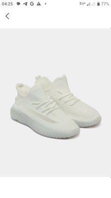 Krossovka yeezy