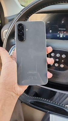 Srochni telefon sotiladi