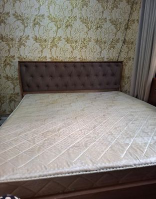 Shkaf va ikki kishilik spalniy sotiladi holati yaxshi.