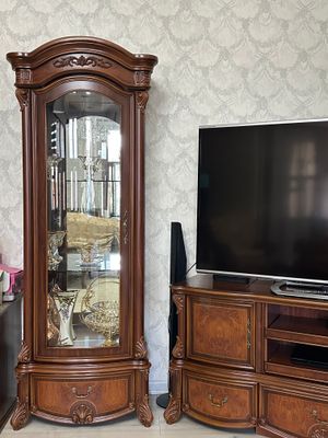 Продается дубайский мебель, 2 горки и подставка