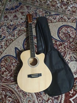 Gitara SAR 4010 holati yangi