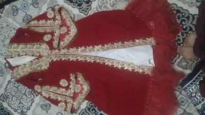 Kelinlar uchun Ansanbil kiyilgan