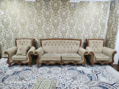 Срочно продается диван в месте кресло состояние отличное
