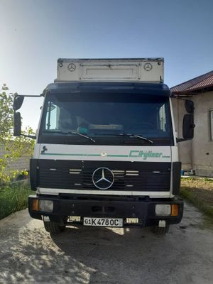 Mercedes Benz 814