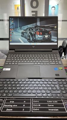 Noutbok Victus HP obmen Mackbookga