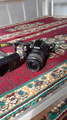 Nikon D 3200 foto apparat sotiladi srownj