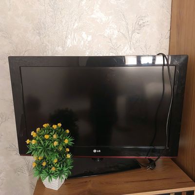 LG televizor 2011 yil  narxi 1 300 ming soʻm