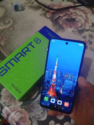 Infinix Smart 8 a'lo holatda