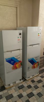 Холодильник новый в почти идеальном состоянии