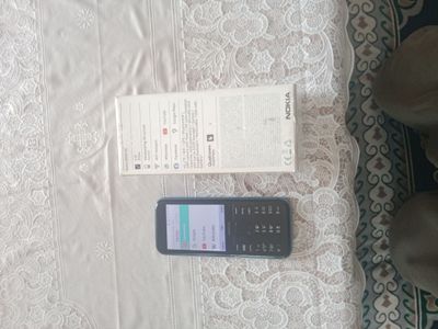 Nokia 8000 4G naushnik sovgʻaga