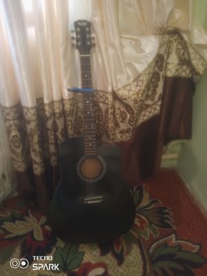 Aksutitka gitara olgandan ber uyda turbddi