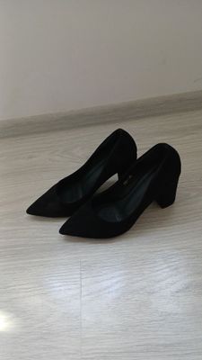 Туфли каблук чёрный почти новый