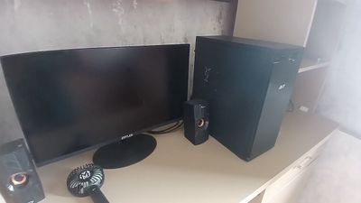 Kompyuter sotiladi monitori bilan