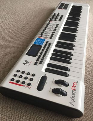 Axiom Pro 61 midi klavyatura