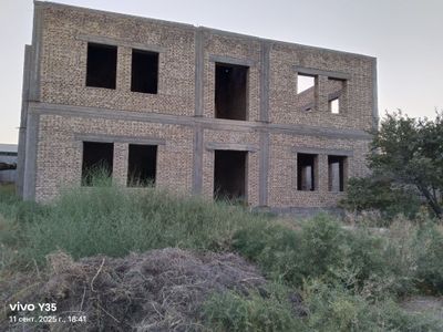 Карши шахри Механизатор посёлкасда уй сотилади.