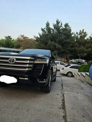 Toyota Land Cruiser 300
