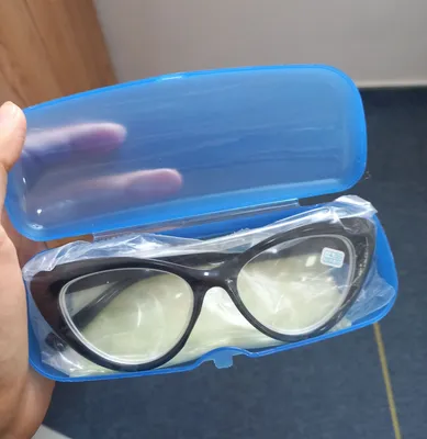 Новые очки с линзами -4, стильная оправа, удобные.