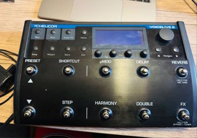 Продается TC Helicon voicelive 2