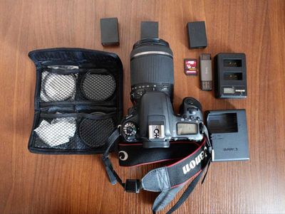 camera canon 77d condition new without any scrach
