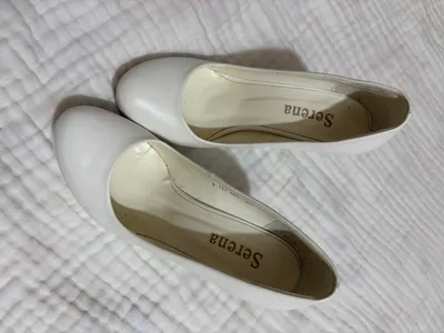 Туфли белые на высоком каблуке