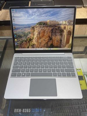 Microsoft surface Go2 CORE i5-1135G7 ram 8 ssd 256 Сенсорный