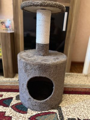 Домик для кошки с когтеточкой.