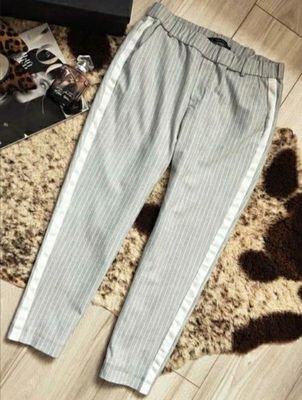 Брючки Zara , размер xs, на худенькую девочку или подростка