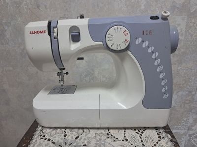 Продаётся швейная машина