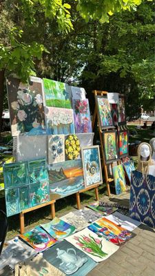 Здравствуйте,я художник!Рисую картины на заказ.