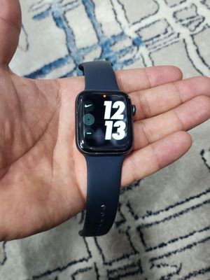Продам свой Apple watch SE 44