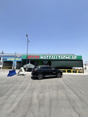 Арендага мошина бозор ичида магазин