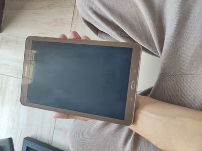 Samsung Tab E sotiladi