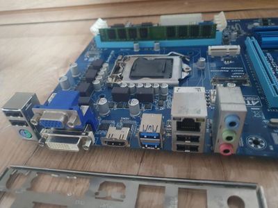 Материнская плата Z77
