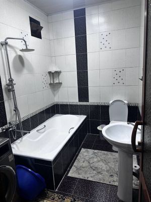 Arenda chilonzor 20a 1 etaj 1 xona 2 xona qilingan