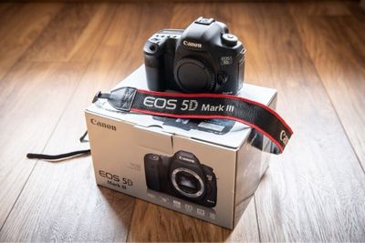 5d mark iii келишилган холда сотилади