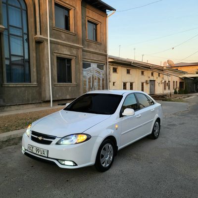 Срочно продаётся Gentra автомат