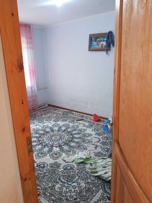 Олмалик шахрида 1 хонали сотилади
